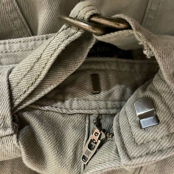 Banana Republic cargo capri in olive green/ sage color. Comes w/ matching belt. - Picture 10 of 16